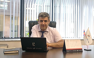 ԳՈՐԾԱԴԻՐ ՏՆՕՐԵՆԻ ՏԵՂԱԿԱԼ ԱՐԿԱԴԻ ՓԻՆԱՉՅԱՆԻ ՀԱՐՑԱԶՐՈՒՅՑԸԸ ՀՐԱՊԱՐԱԿՎԵԼ Է BANKS.AM-ՈՒՄ
