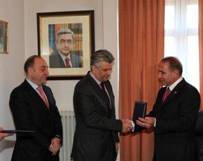 THE OWNER OF "ARMSWISSBANK" CJSC SWISS-ARMENIAN BUSINESSMAN VARTAN SIRMAKES WAS AWARDED MEDAL OF HONOR